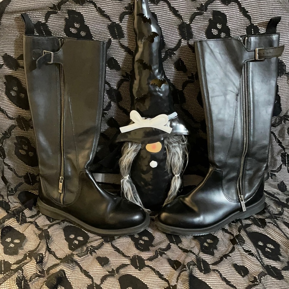 Dr Martens size 8 boots